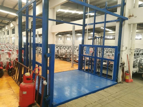 怎樣正確操作液壓升降平臺，才確保人員的安全呢？