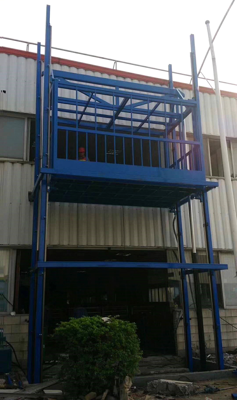 直頂式升降平臺解決我們燃眉之急